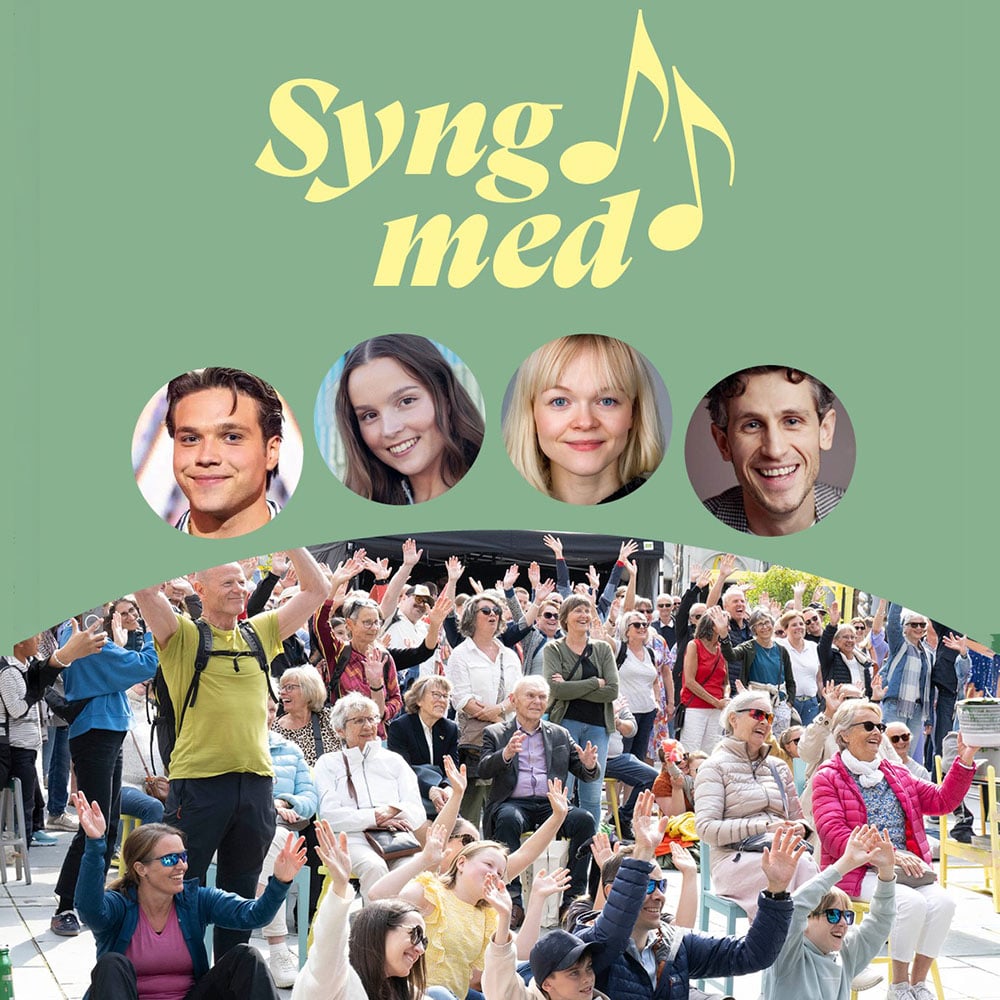 En folkemengde sitter utendørs med hendene i været; over dem er det fire individuelle portrettbilder og teksten "Syng med" med musikknoter på grønn bakgrunn.