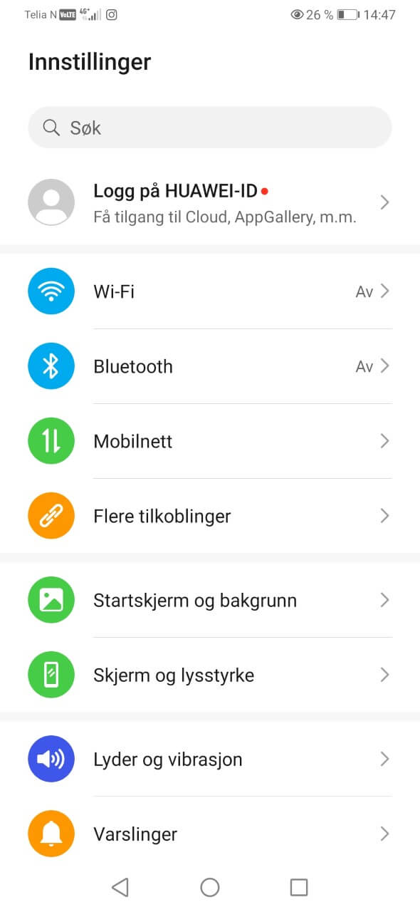 Et skjermbilde av innstillingsmenyen på en smarttelefon som viser ulike alternativer som wi-fi, bluetooth og mobilnett på norsk.