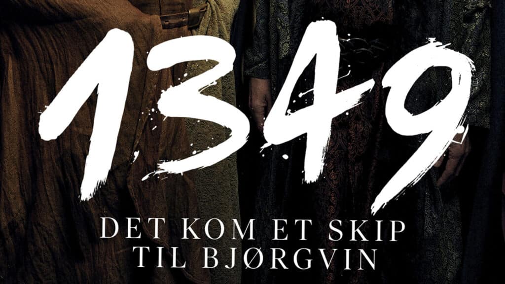 Bildet viser store hvite tall «1349» over den norske teksten «Det kom et skip til Bjørgvin» på en mørk, strukturert bakgrunn.