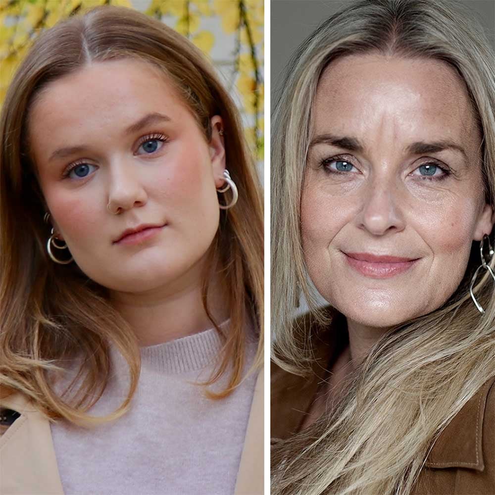 To kvinner med lys hud og blondt hår, begge iført øreringer og nøytrale klær, er avbildet side om side med ansiktet vendt mot kameraet.